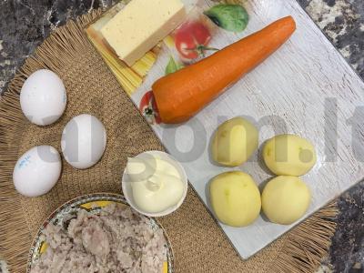 Salotas „Mimoza“ iš keptos žuvies Žingsnis 1