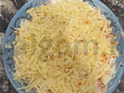 Salotas „Mimoza“ iš keptos žuvies Žingsnis 8