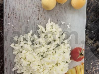 Salotas „Mimoza“ iš keptos žuvies Žingsnis 9