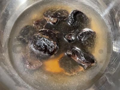 Pieninė ryžių košė su džiovintais slyvomis Žingsnis 3