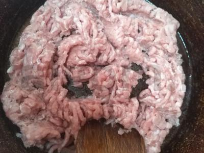 Kiaukutės, troškintos pomidorų padaže su kalakutienos faršu Žingsnis 1