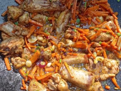 Plovas ant laužo keptuvėje sadž Žingsnis 1