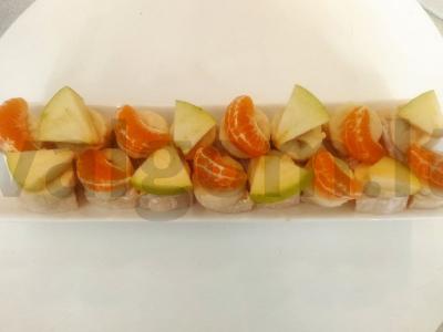 Vaisių kanapės su brie sūriu Žingsnis 2