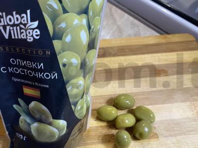 Daržovių salotas su sūriu, skrudinta duona ir alyvuogėmis Žingsnis 4