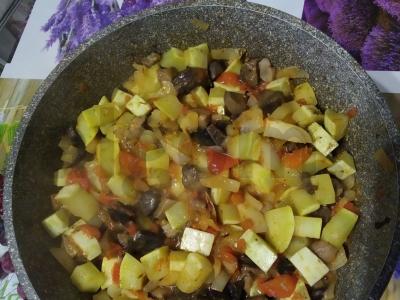 Grikių košė su cukinijomis, pomidorais ir grybais Žingsnis 4