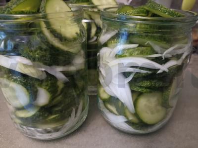 Agurkų salotos Žingsnis 3