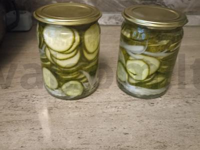 Agurkų salotos pagrindine nuotrauka