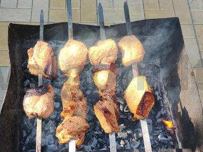 Mėsa ant anglių marinate su stalo krienais Žingsnis 5