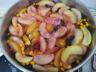 Vaisių-uogų kompotas Žingsnis 3