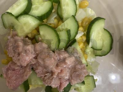 Lengvas salotas su tunu ir agurkais Žingsnis 6