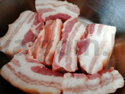 Sūdyta šoninė su druska ir česnaku Žingsnis 1