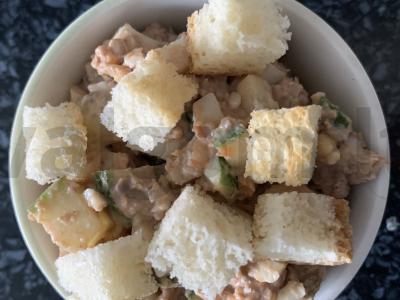 Salotas su paštetu ir sausainiais pagrindine nuotrauka