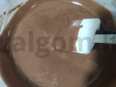 Kepimo popsai — ledai su vyšniomis ir pieniniu šokoladu Žingsnis 4