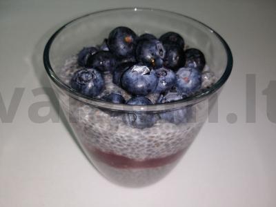 Naudingas chia sėklų ir mėlynių pudingas su kokosų pienu pagrindine nuotrauka