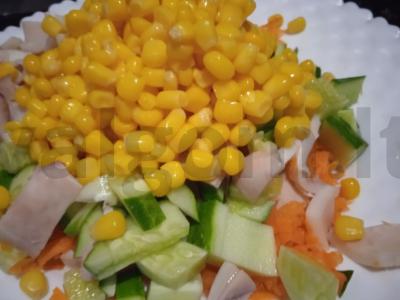 Kalmarų, morkų ir kukurūzų salotos Žingsnis 3