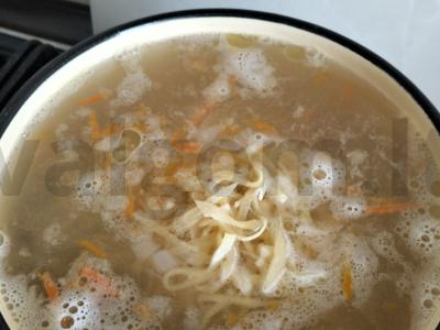 Jautienos sriuba su namine makaronais pietums Žingsnis 7