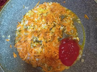 Vasaros šaltibarščiai iš burokėlių lapų Žingsnis 2