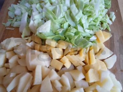 Vasaros šaltibarščiai iš burokėlių lapų Žingsnis 4