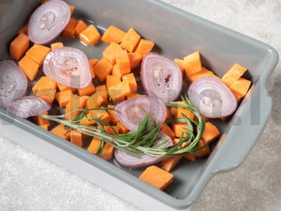 Kvinoja su batatu, avinžirniais, graikiniais riešutais Žingsnis 1