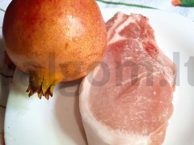 Kiaulienos kepsnys granatų marinate Žingsnis 1