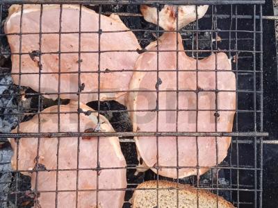 Kiaulienos kepsnys granatų marinate Žingsnis 3