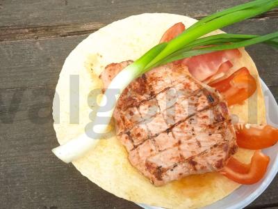 Kiaulienos kepsnys granatų marinate pagrindine nuotrauka