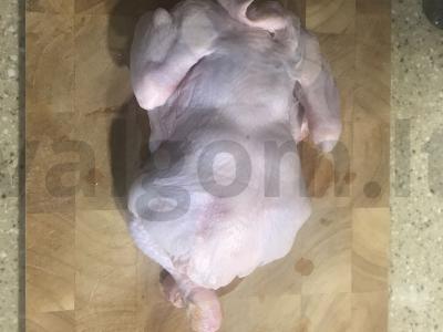 Vištienos sultinys su kopūstais ir bulvėmis Žingsnis 1