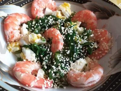 Jūros salotos su čiuška ir krevetėmis pagrindine nuotrauka