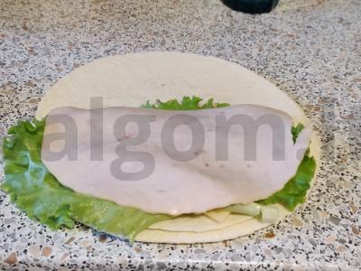 Tortilija su kalakutiena ir sūriu greitam užkandžiui Žingsnis 3