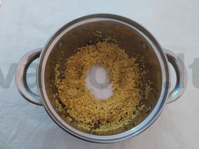 Pšenių košė su džiovintais vaisiais ir saulėgrąžų sėklomis Žingsnis 1