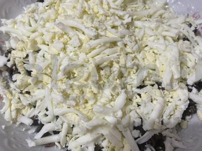 Salotas „Svajonė“ su vištiena, pievagrybiais ir sūriu Žingsnis 4