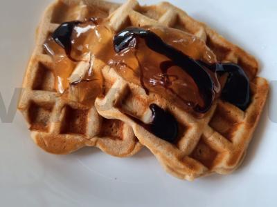 Vieniški vafliai su obuolių tyre ir ryžių miltais pagrindine nuotrauka