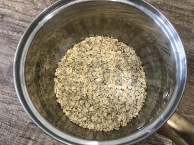 Sotūs avižų košė su tarkuotu sūriu Žingsnis 1