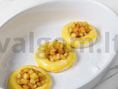 Vatrushkos su obuoliais Žingsnis 6