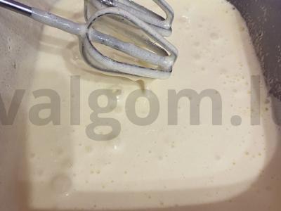 Persikų pyragas saldumynų mėgėjams Žingsnis 2