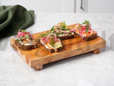 Atviri sumuštiniai su kalakutienos filė ir silkiu pagrindine nuotrauka