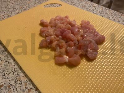 Pita su kalakutiena, grybais ir sūriu Žingsnis 1