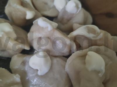 Koldūnai ant virinto tešlos pagrindine nuotrauka