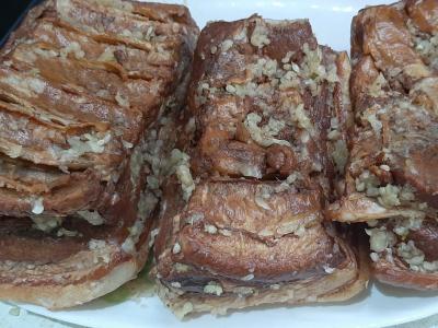 Kiaulienos krūtinėlė svogūnų lukštuose Žingsnis 5