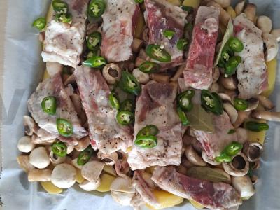 Troškinti šonkauliai su grybais ir aštria paprika Žingsnis 6