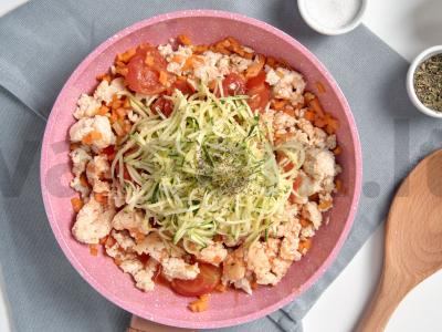 Cukinijų makaronai su kalakutienos filė ir Baileys likeriu Žingsnis 2