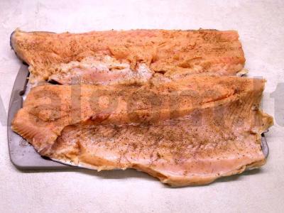 Kepta lašiša su pomidorais ir grietine Žingsnis 1