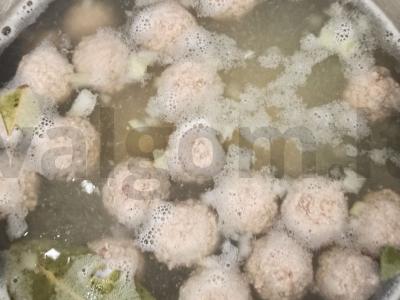 Kvapnus sriuba su meatballs ir makaronais Žingsnis 3