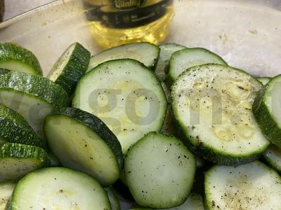 Žalias salotas su cukinijomis ir prancūziška garstyčia Žingsnis 1