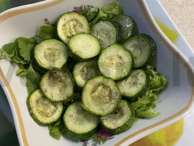 Žalias salotas su cukinijomis ir prancūziška garstyčia Žingsnis 3