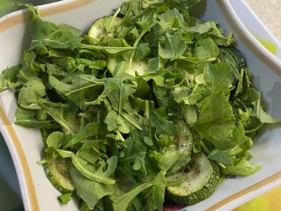 Žalias salotas su cukinijomis ir prancūziška garstyčia Žingsnis 4