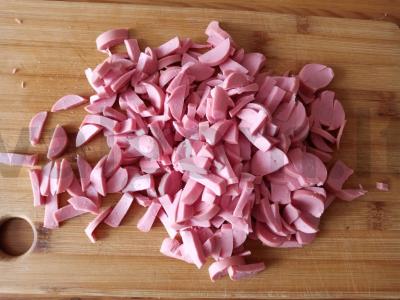 Pica „Mokyklinė“ su dešrelėmis, agurkais ir sūriu Žingsnis 3