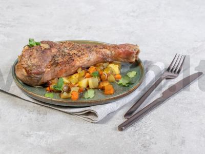 Kalakutienos blauzda su bulvėmis pagrindine nuotrauka