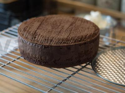 Namų šokoladinis tortas su kefyru ir kremu Žingsnis 5