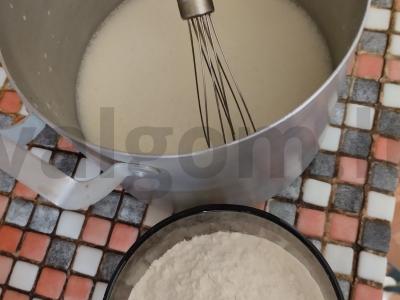 Namų blynai su pienu ir raugintu pienu Žingsnis 1